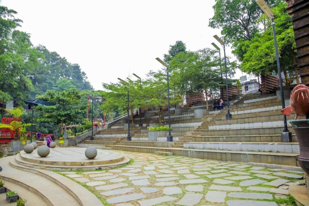 Oyo 91561 Gandhi Hotel Bandung Zewnętrze zdjęcie