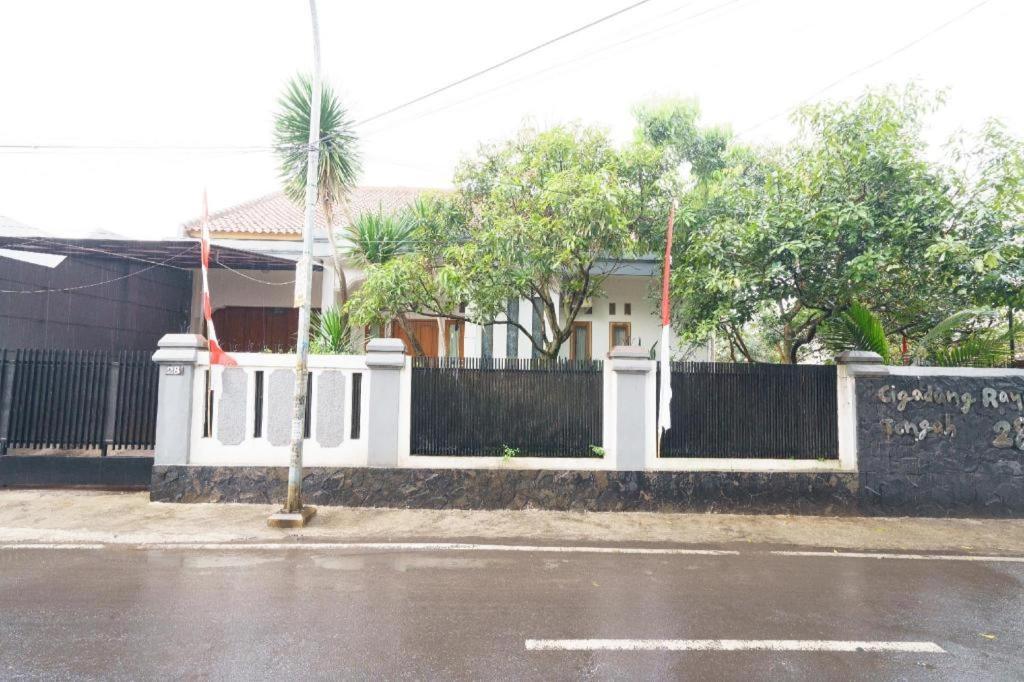 Oyo 91561 Gandhi Hotel Bandung Zewnętrze zdjęcie