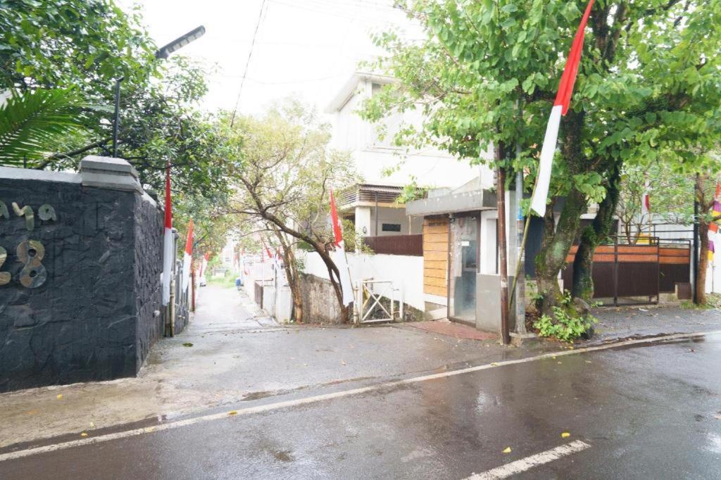Oyo 91561 Gandhi Hotel Bandung Zewnętrze zdjęcie