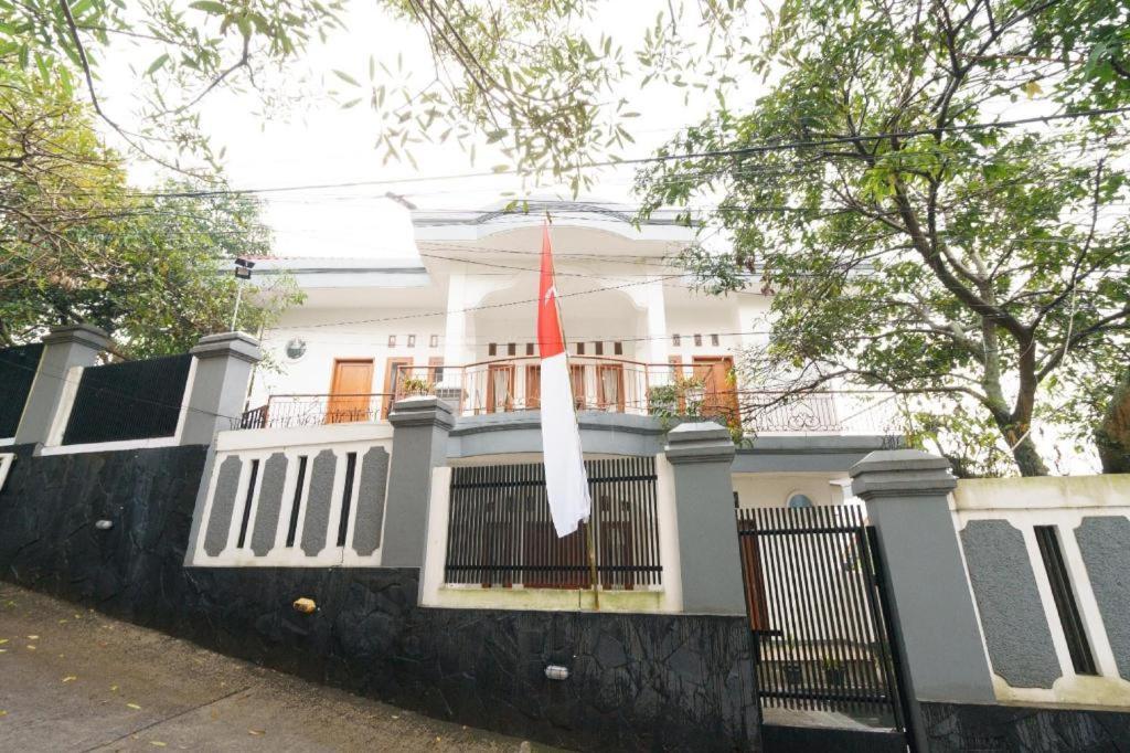 Oyo 91561 Gandhi Hotel Bandung Zewnętrze zdjęcie